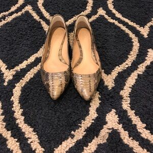 Tory butch snakeskin flats great condition